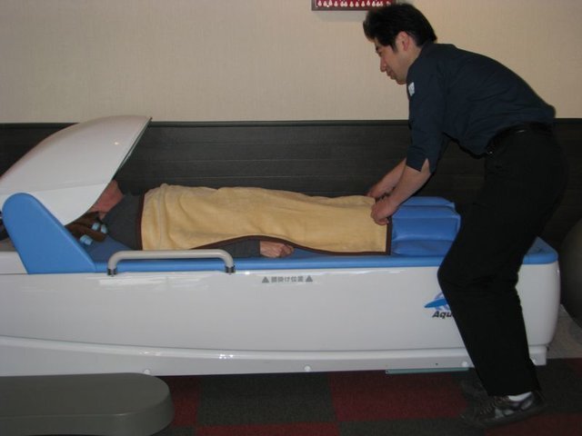 高齢者リハビリ 電動ウォーターベッド